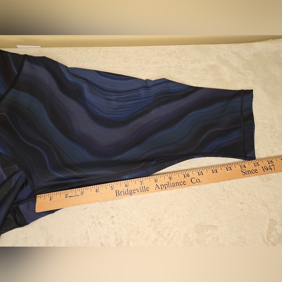 Athleta Accelerate Geode Crop Petal Pusher Leggings Size 2X Navy Black Purple - Picture 10 of 11